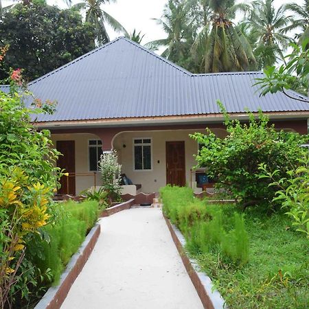 Meremeta Lodge Utende Luaran gambar