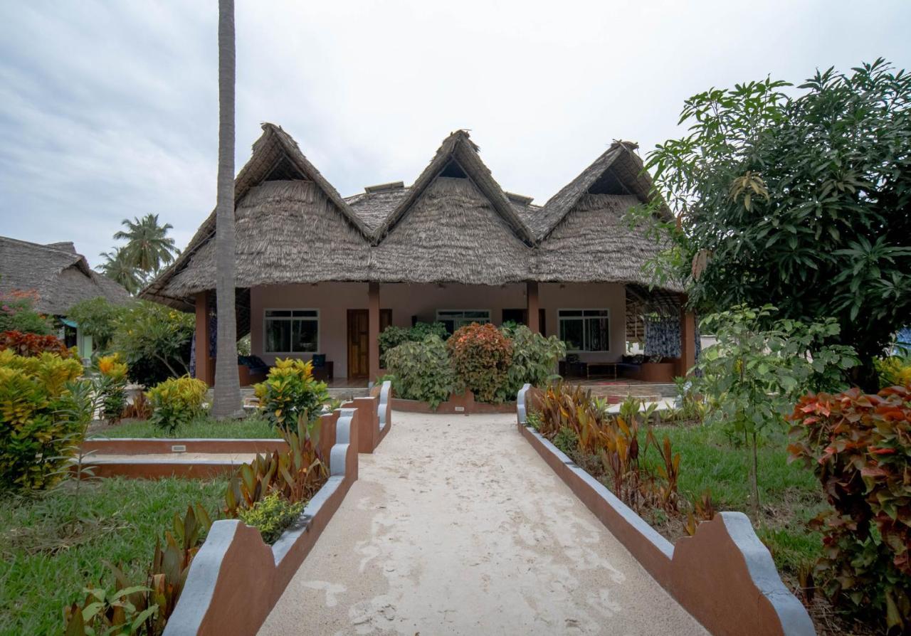 Meremeta Lodge Utende Luaran gambar