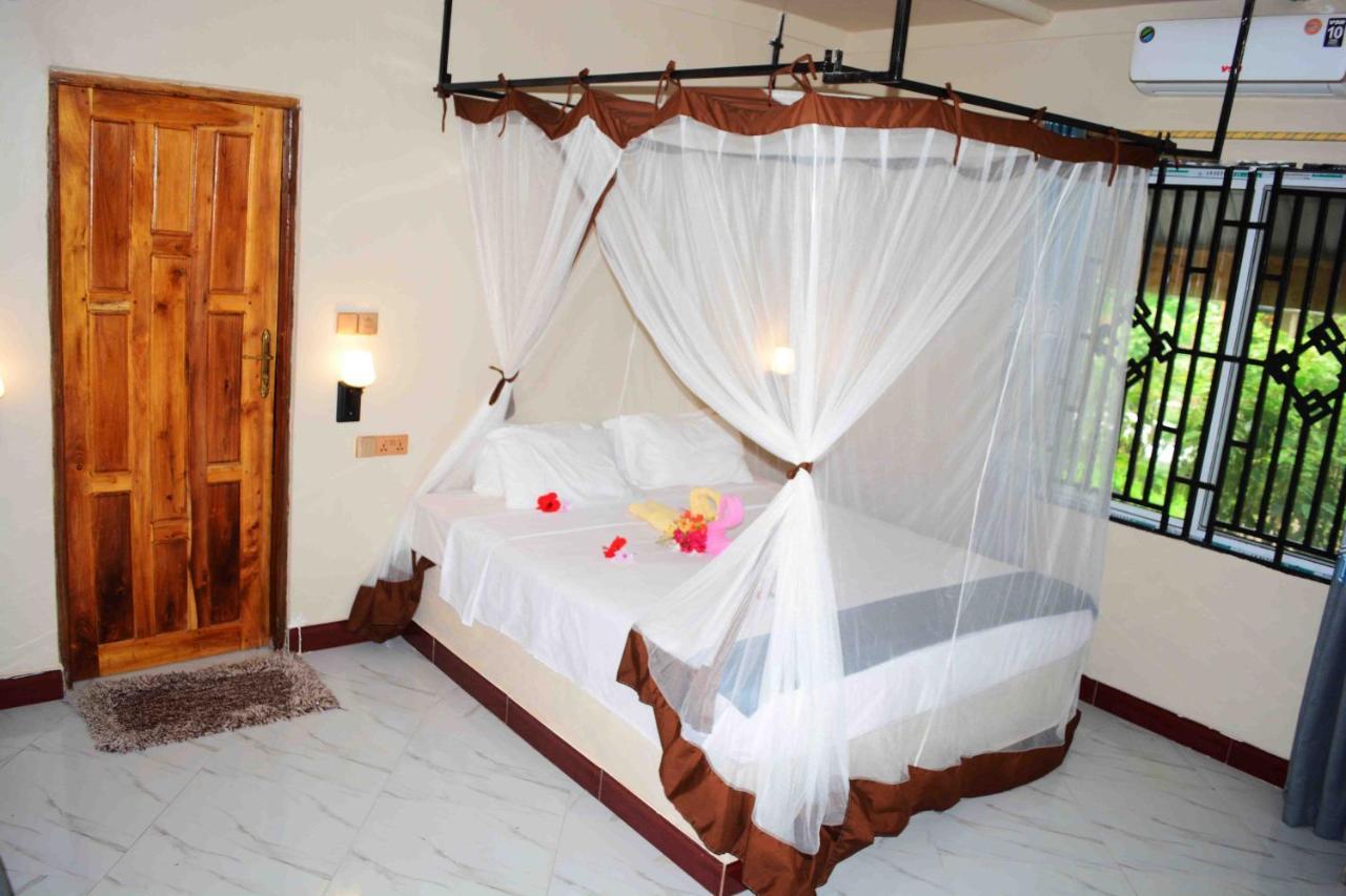 Meremeta Lodge Utende Luaran gambar